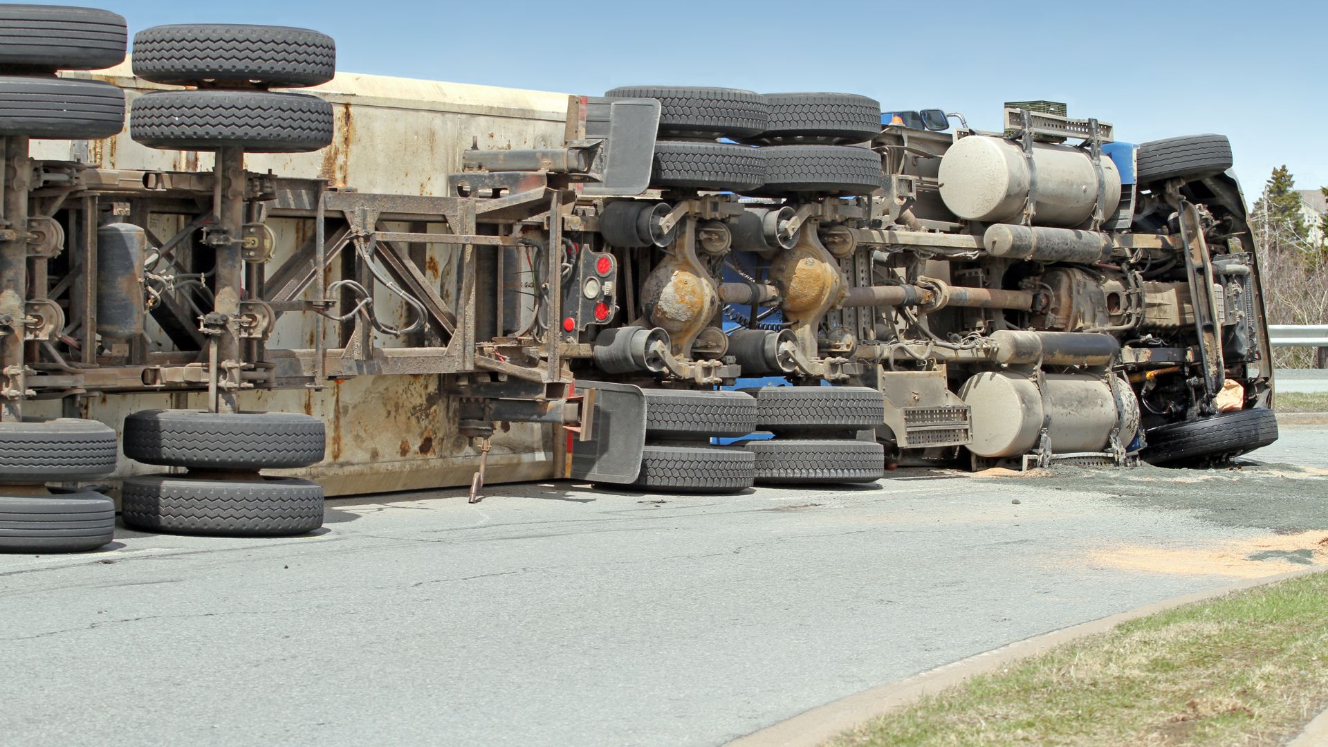 What Injured People Should Know After a Truck Crash in Queen Creek