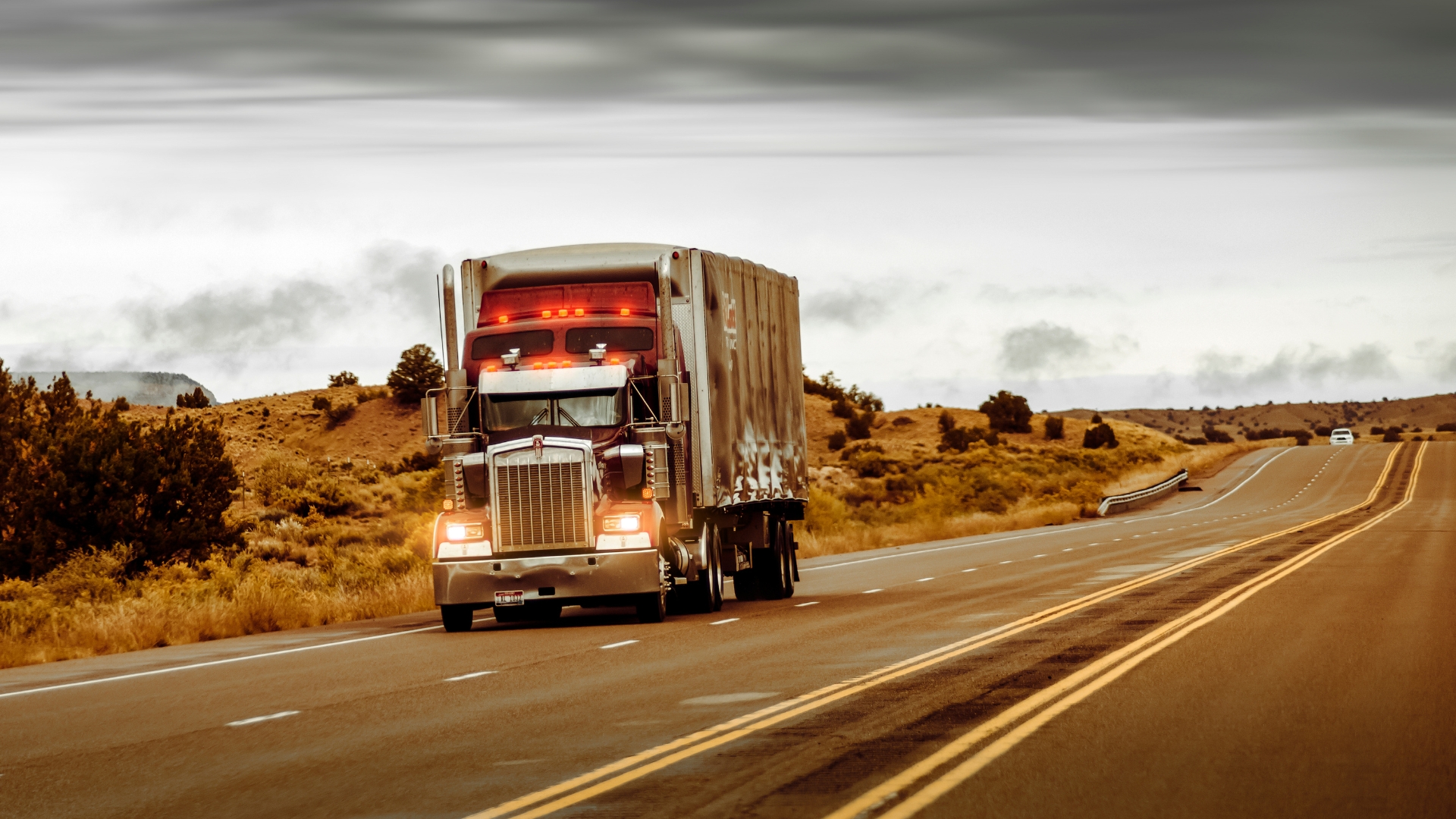 What Should You Do After a Phoenix Truck Accident Injury With Help From a Lawyer