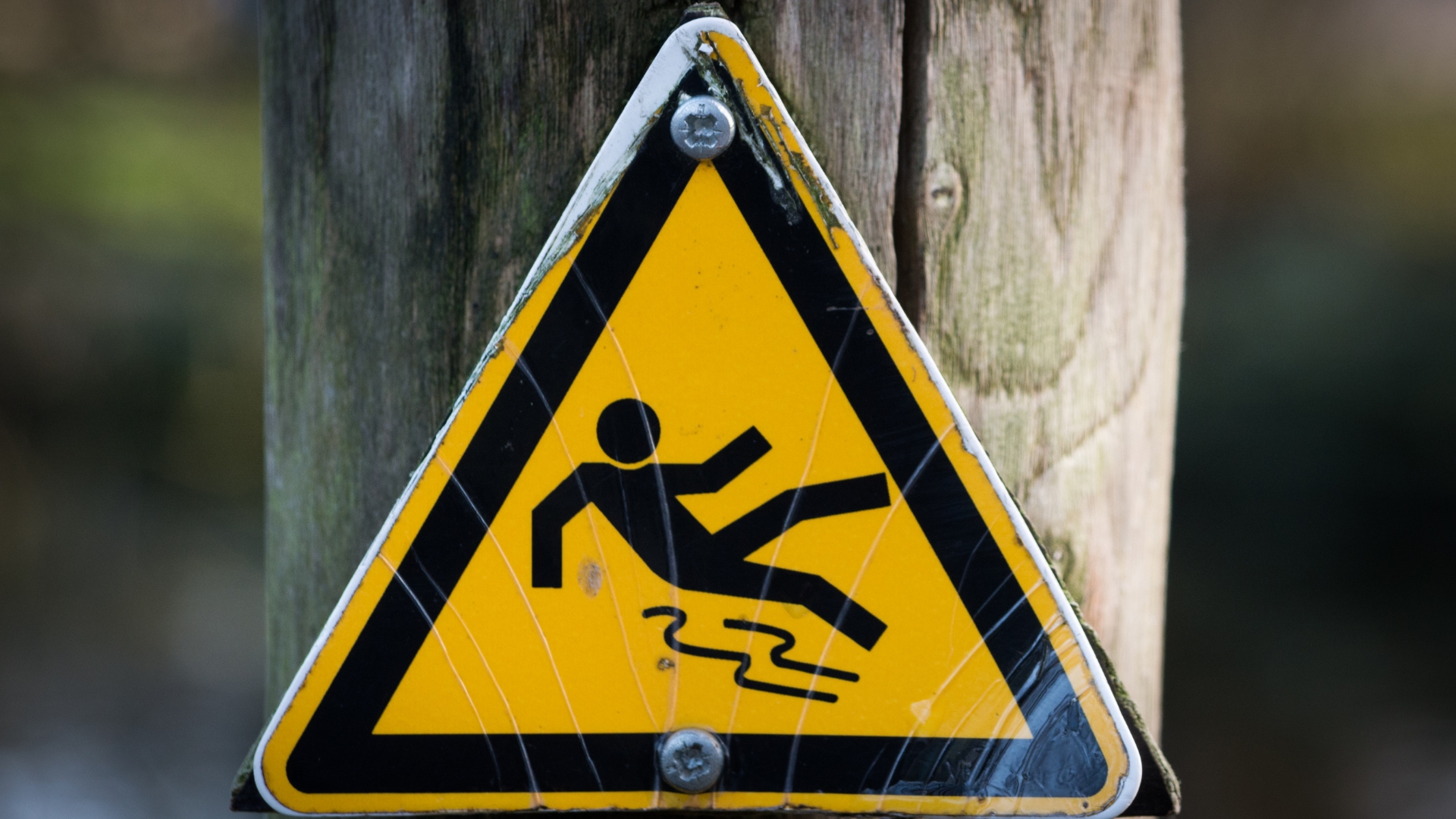 Why a Phoenix Slip and Fall Accident Attorney Should Review Every Insurance Contact